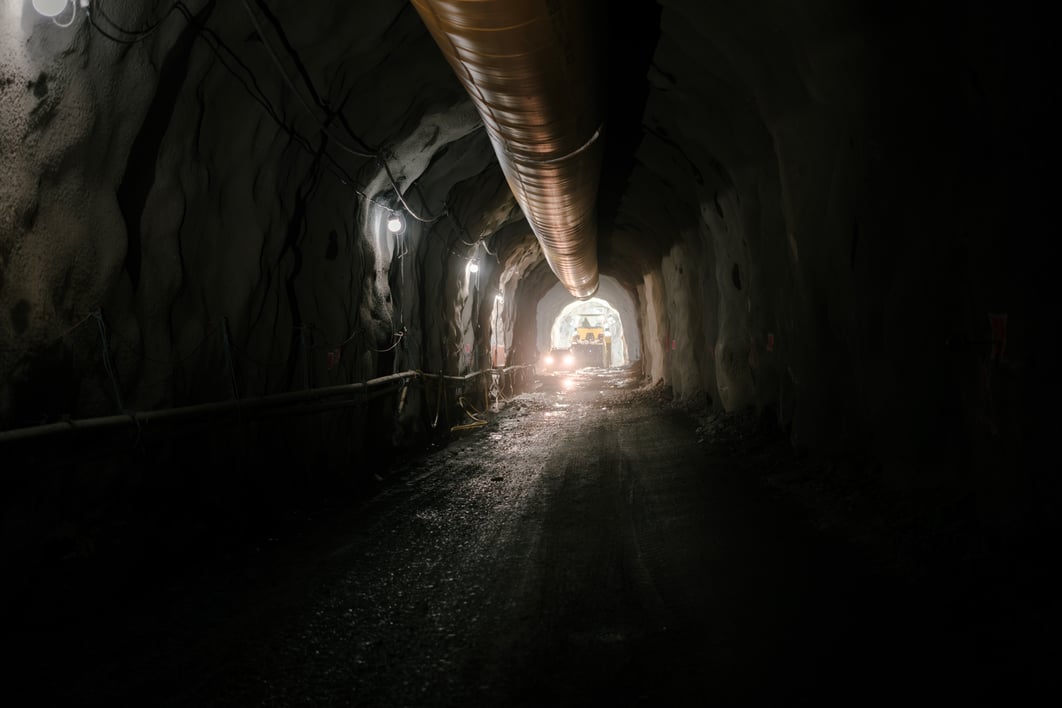 Bilde av en mørk tunnel