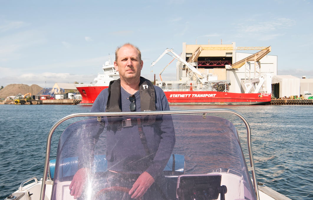 Vidar Paulsen har selv en skjærgårdsjeep ved skipet. 