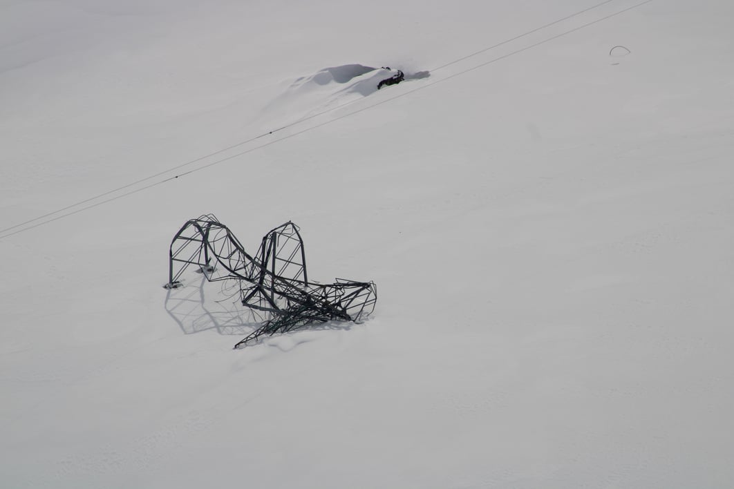 Bilde av en ødelagt mast.
