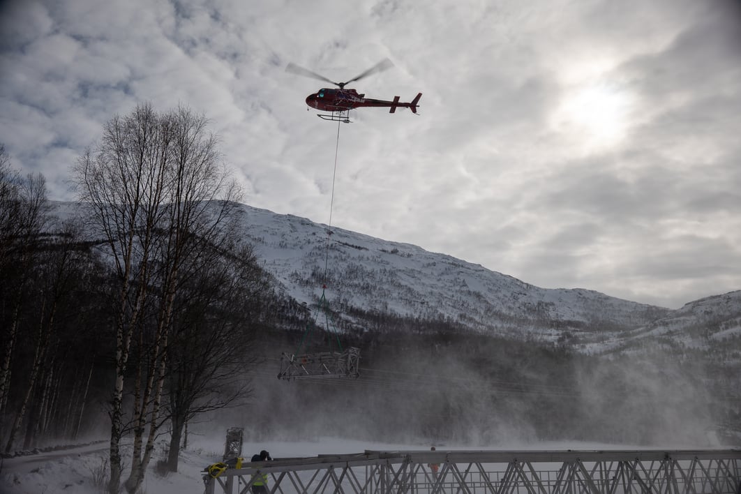 Helikopter og mast 