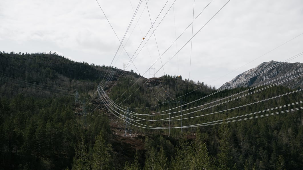 Kraftlinjer over Åsen trasformatorstasjon