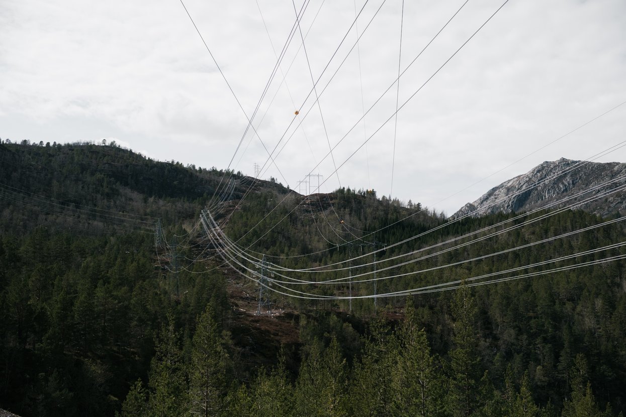 Kraftlinjer over Åsen trasformatorstasjon