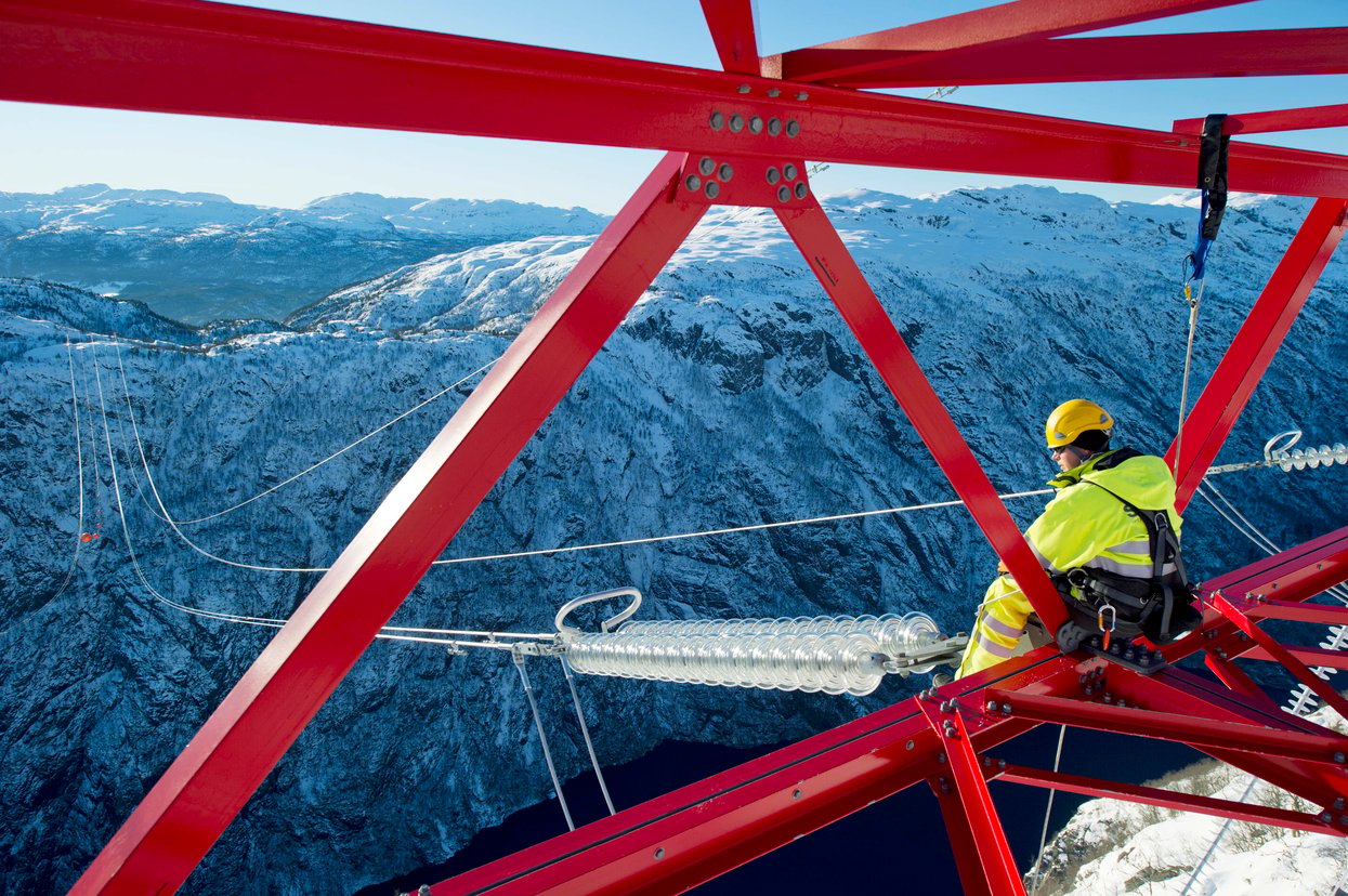 Person high up in a mast during the construction of Ofoten-Balsfjord