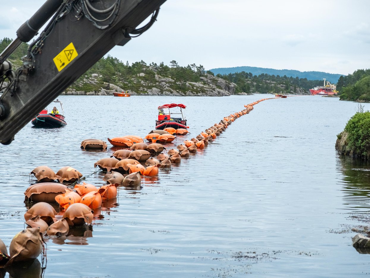 Bilde av kabel i fjorden