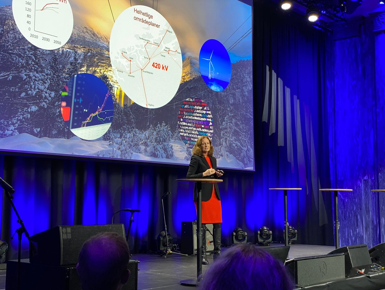 Statnett CEO Hilde Tonne speaking on stage during a conference presentation