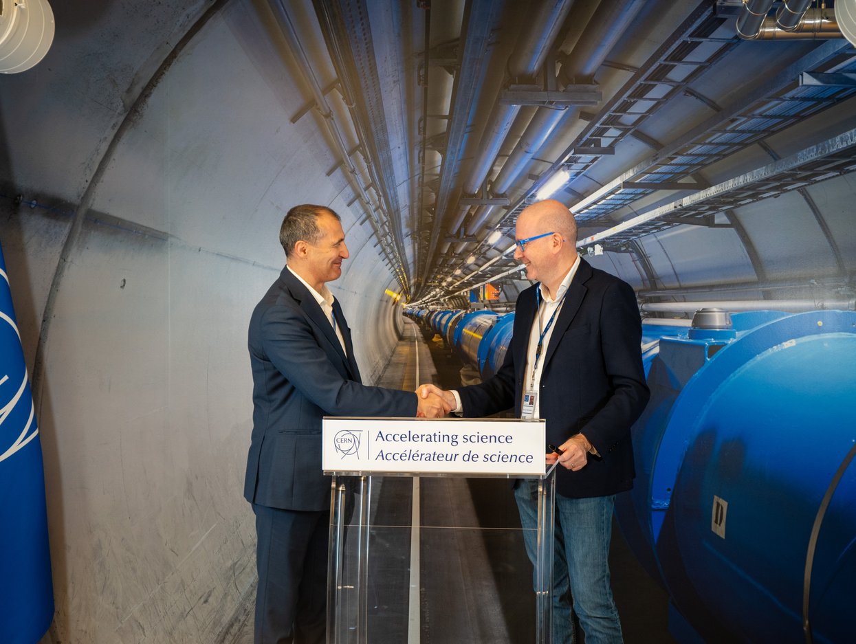 Contract signing and handshake 