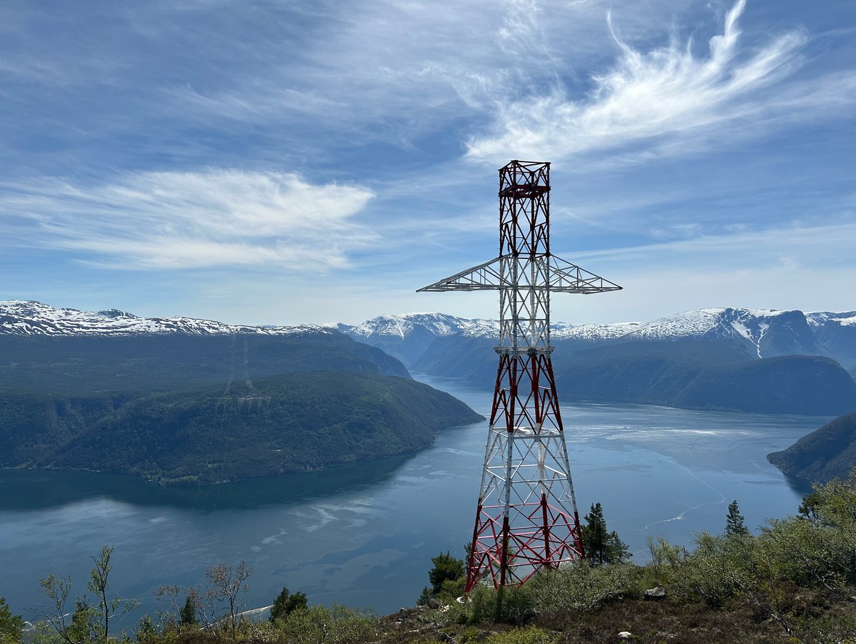 Illustrasjon av kraftmast.