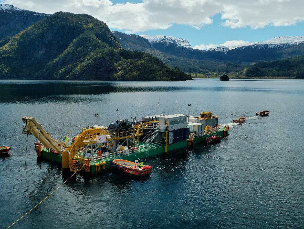 Cable installation work in Suldalsvatnet from a barge surrounded by mountains