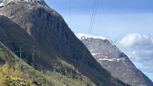 Illustrasjonsfoto som viser natur og kraftlinje. 