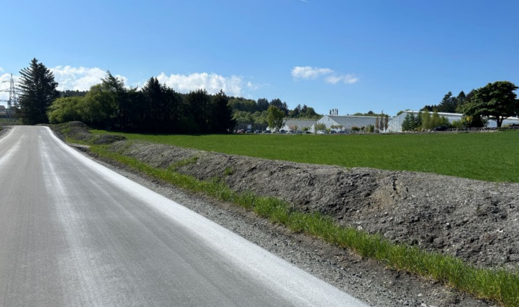 Bilde av anleggsveien som er asfaltert