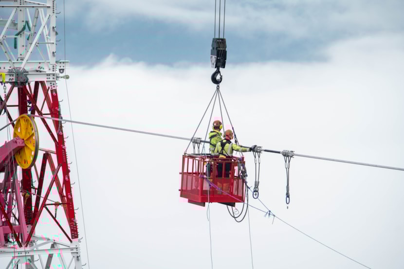 Montering av fjordspennline over Sognefjorden