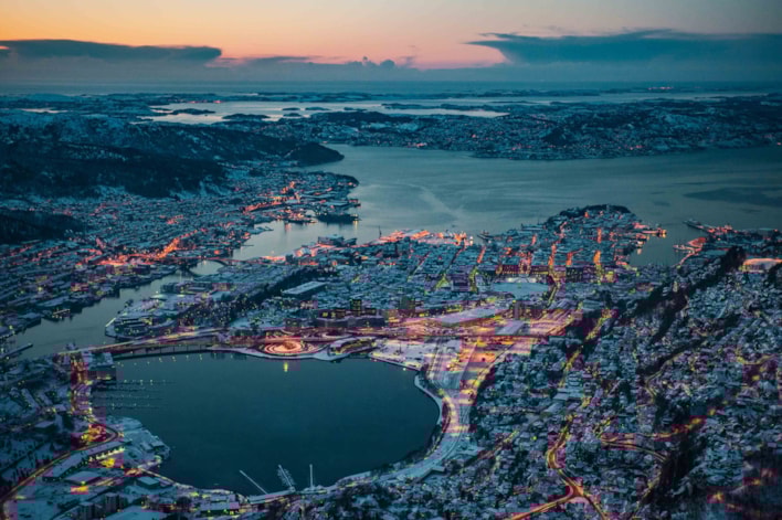 Dekorativt - Bergen i skumringen. 