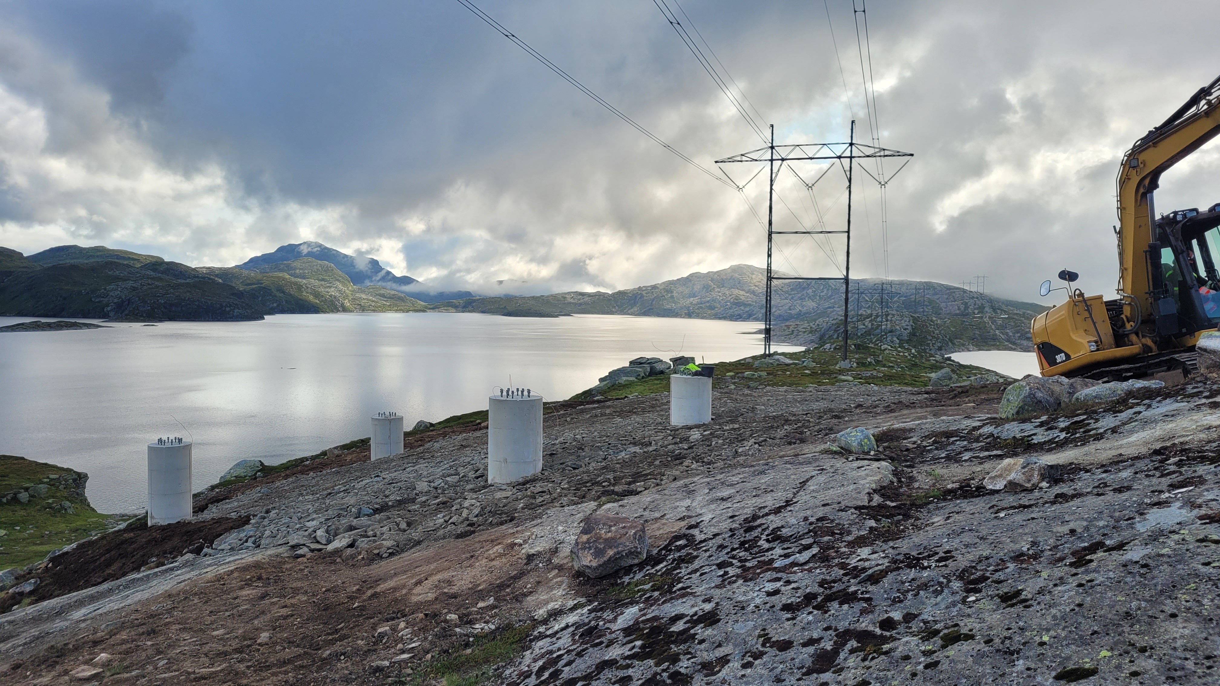 Ferdige fundamenter på Ålvikfjellet