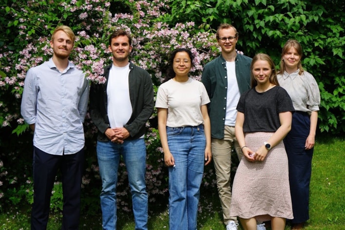 From left: Nico (Software engineering at McGill University) from Oslo, Sebastian (Data Science at NMBU) from Fredrikstad, Rumi (Computer Science at NTNU) from Katmandu, Sigurd (Economics/IT at NHH/UiB) from Oslo, Aurora (Environmental Physics) and renewable energy at NMBU) from Sarpsborg and Tine (Interaction Design at UiO) from Bærum