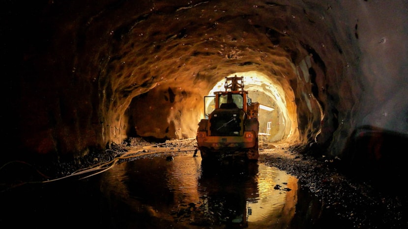 Bilde av en tunnel og en maskin