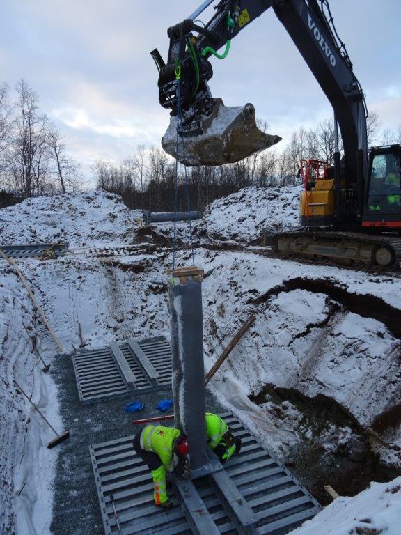 montering stålfundament.jpg