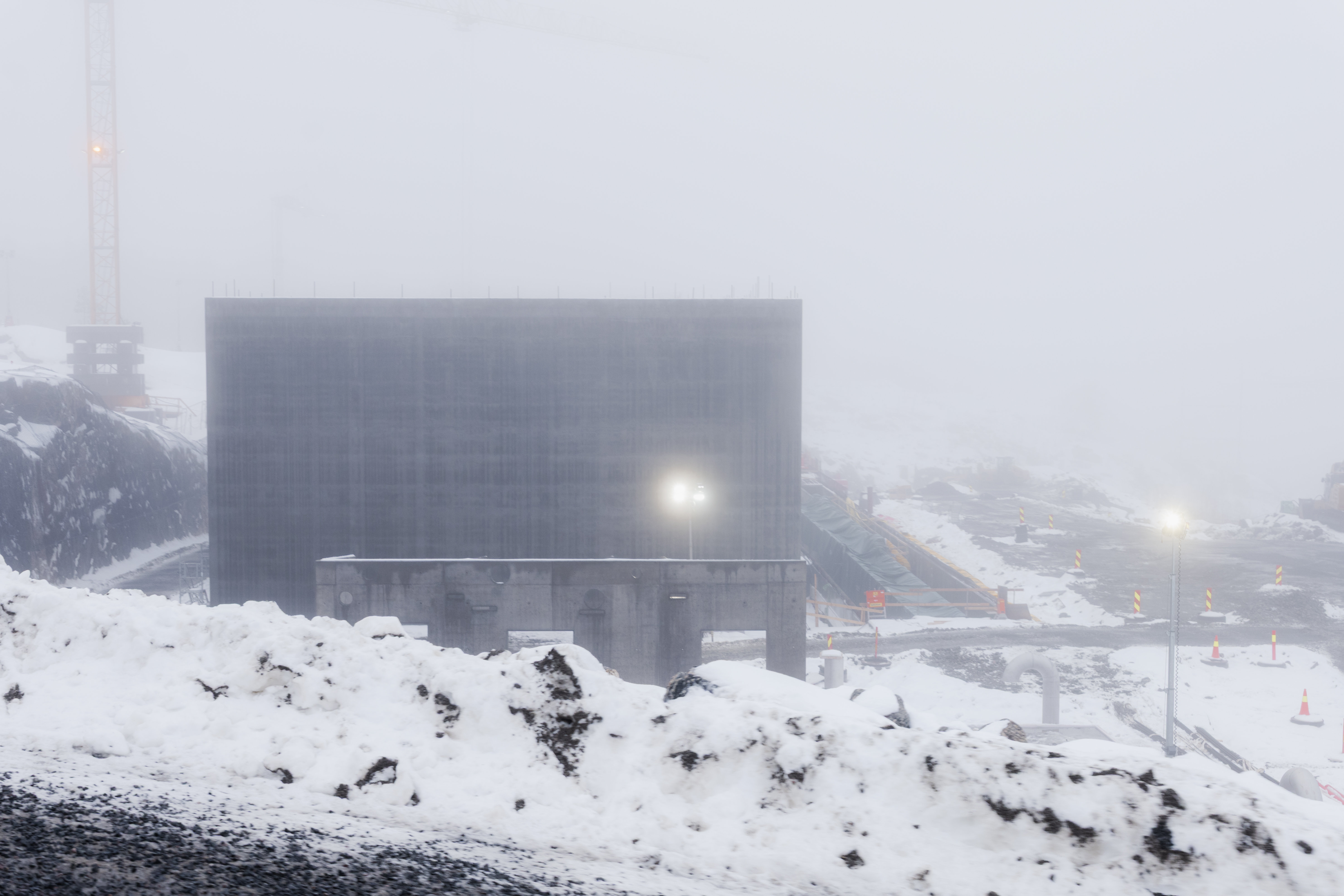 Bilde av et bygg og tåke