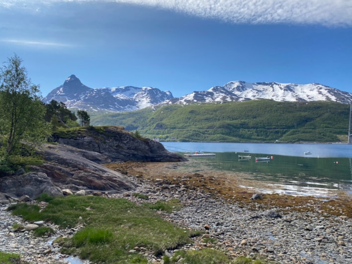 Rombaksfjorden lavvann en sommerdag