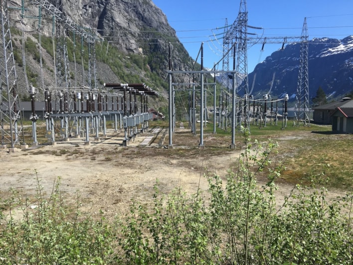 Illustrasjon mast og landskap