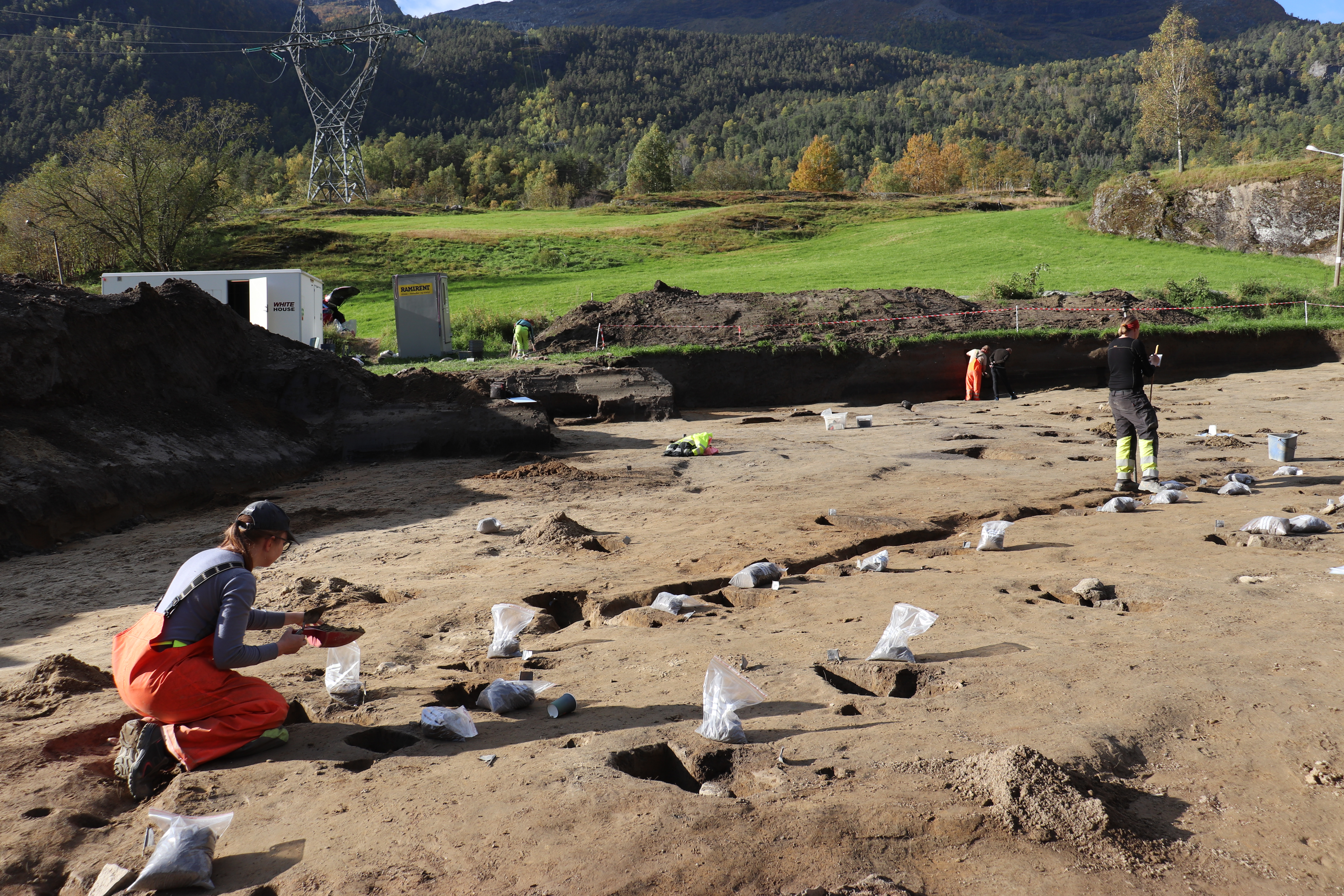 Kulturminneutgravinger ved ny Fortun transformatorstasjon (foto: Universitetsmuseet i Bergen).