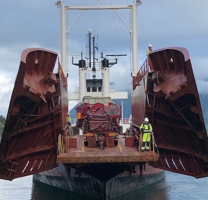 Bildet av skipet Elektron i det det ankommer Maurangernger