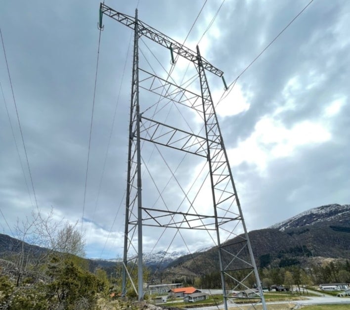 Dekorativt bilde av en strømmast