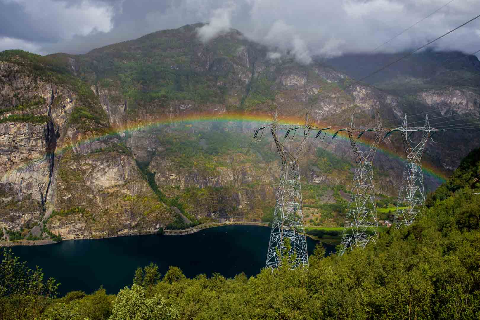 Illustrasjon av master og landskap