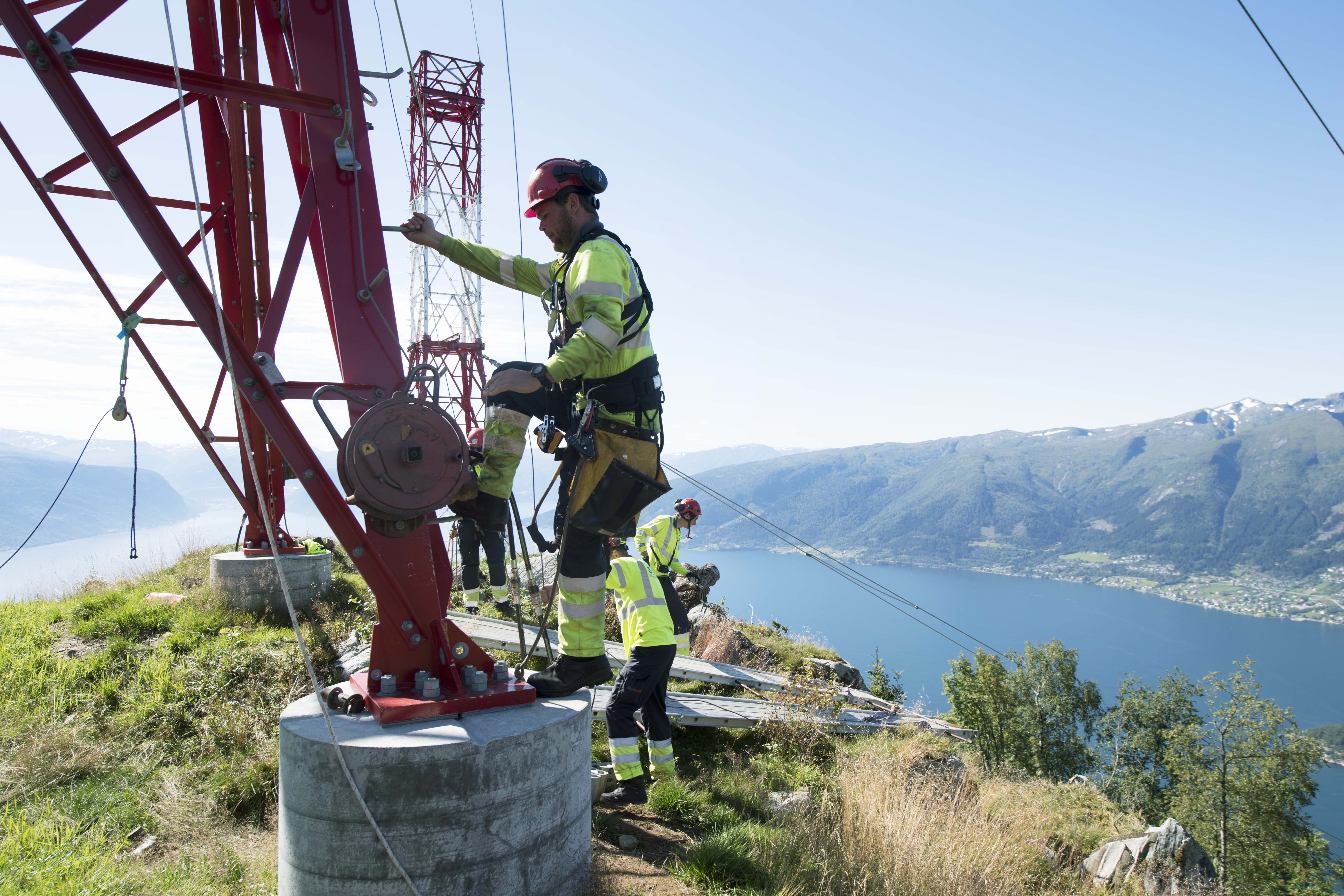 Illustrasjonsbilde - arbeider i mast