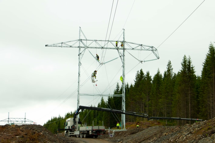 Mannskap som trener på arbeid i høyden