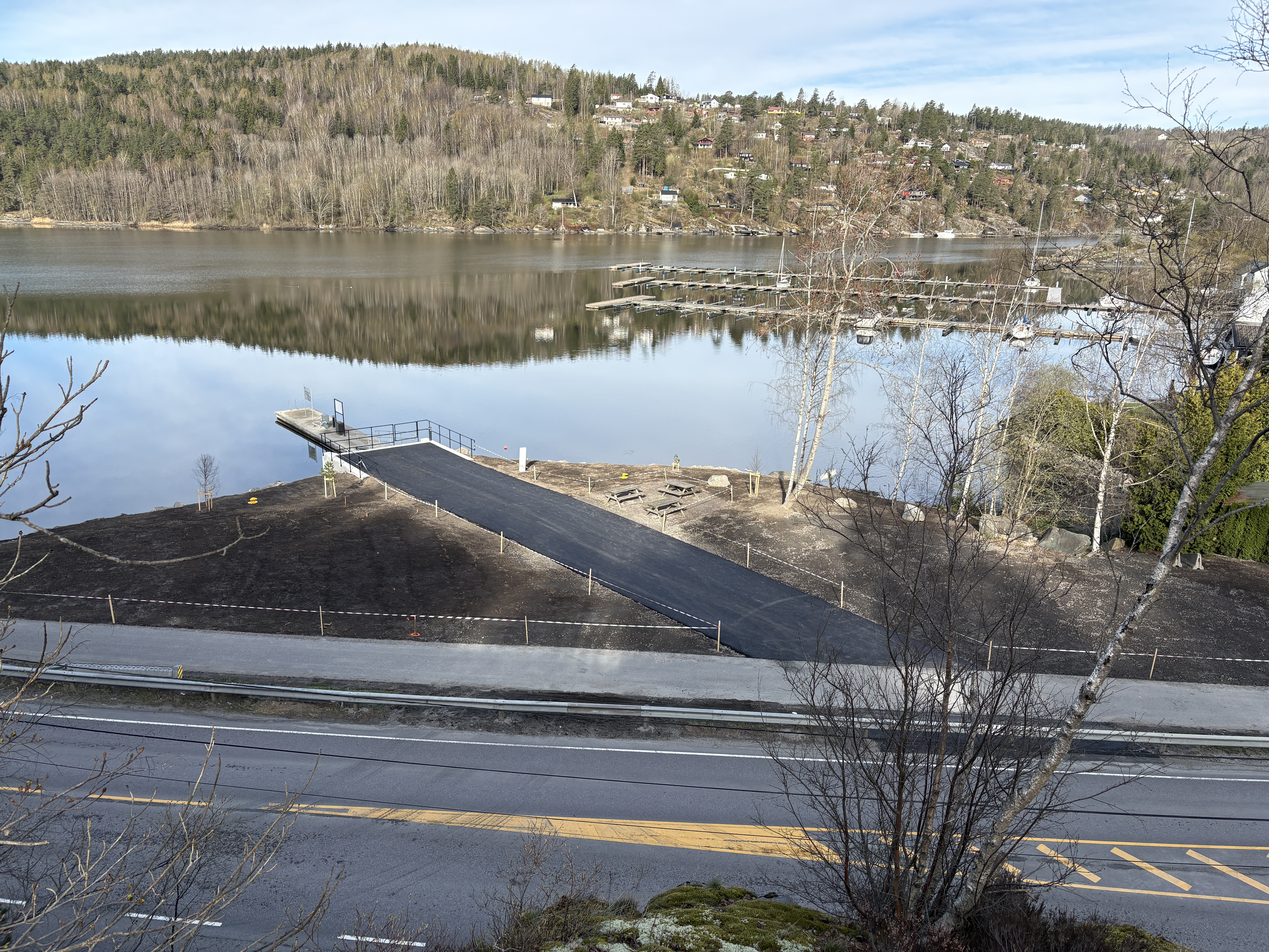Bilde av kaihakket og vei.