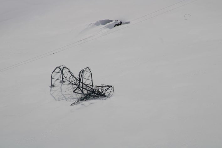 Bilde av en ødelagt mast.
