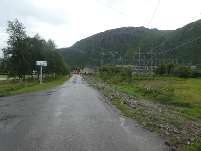 Bilde av en vei og natur