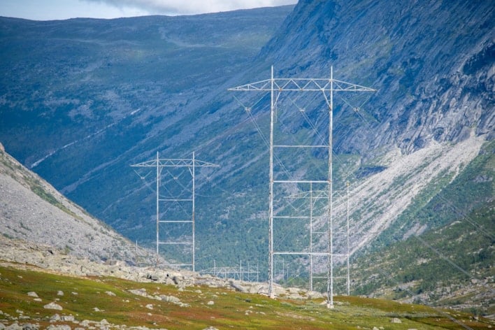Bilde av master i en dal.