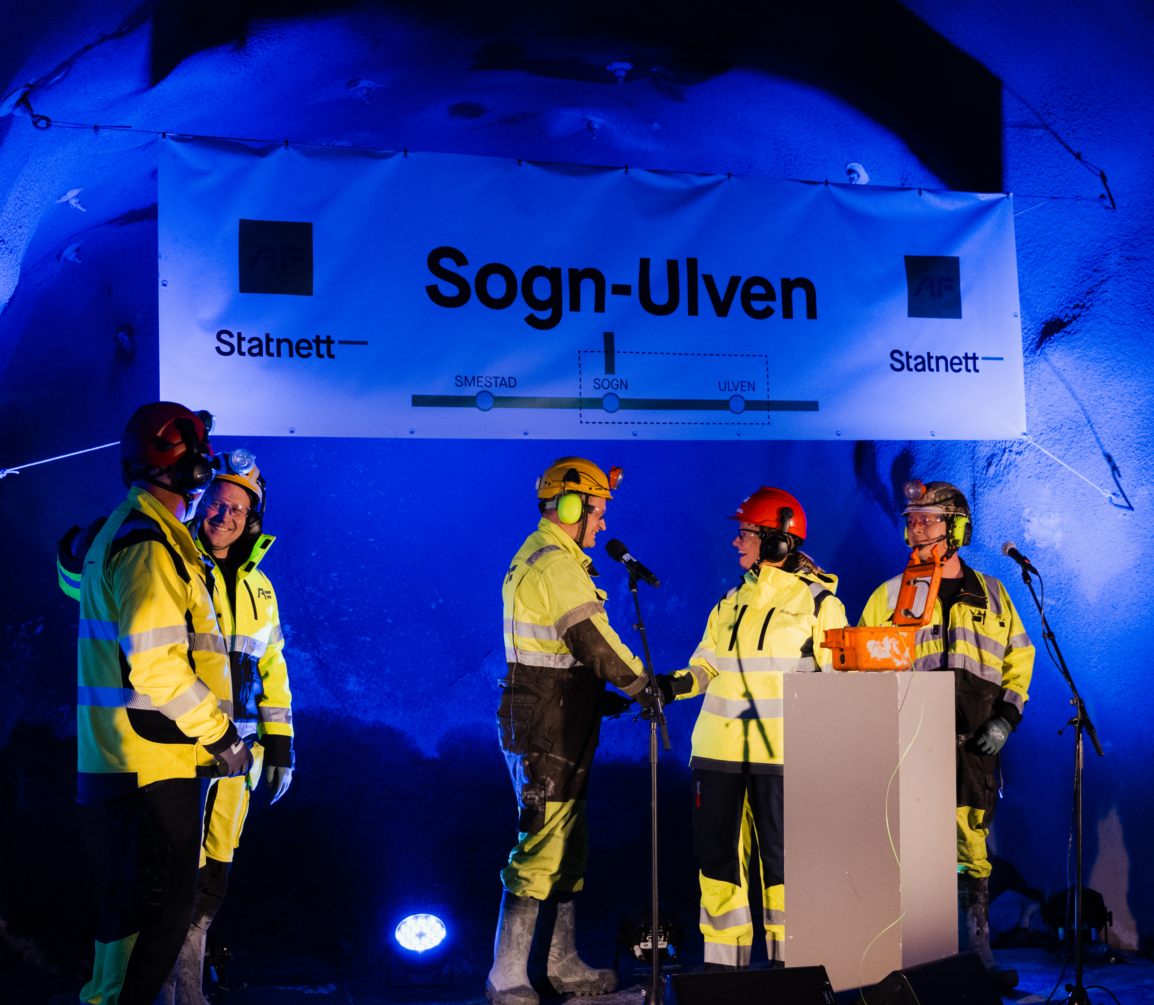 Bilde av folk i verneklær